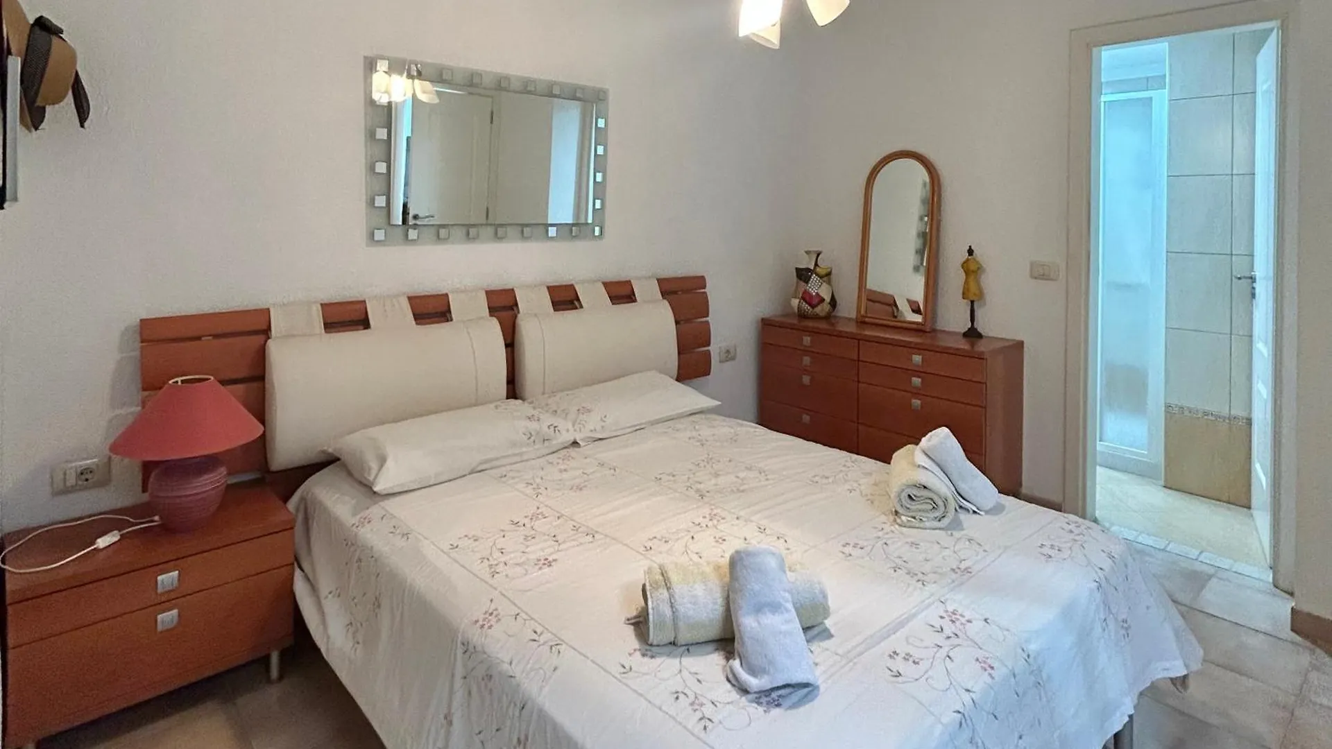 Very Spacious 2 Bed Apt In Castle Harbour C203 Los Cristianos  0*, Los Cristianos (Tenerife)