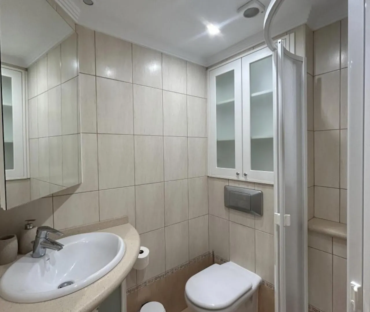 Very Spacious 2 Bed Apt In Castle Harbour C203 Los Cristianos  Hiszpania