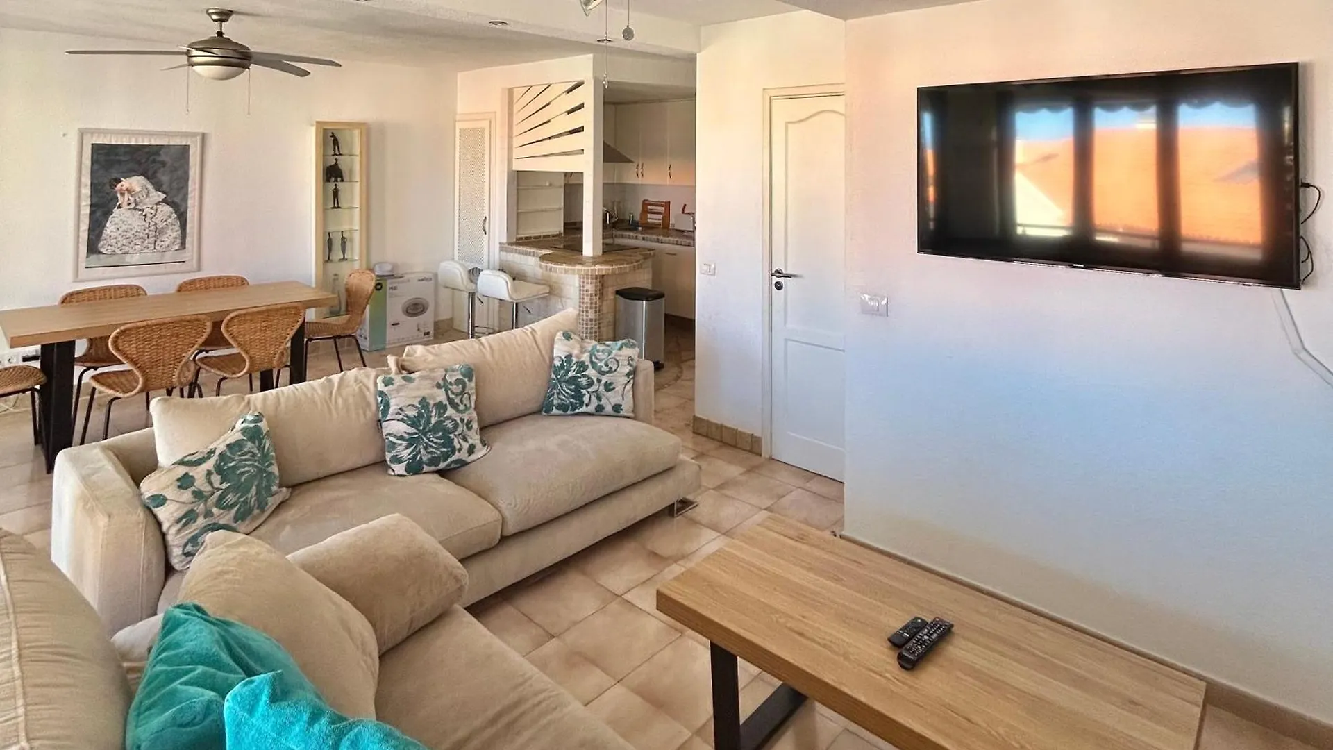 Very Spacious 2 Bed Apt In Castle Harbour C203 Los Cristianos
