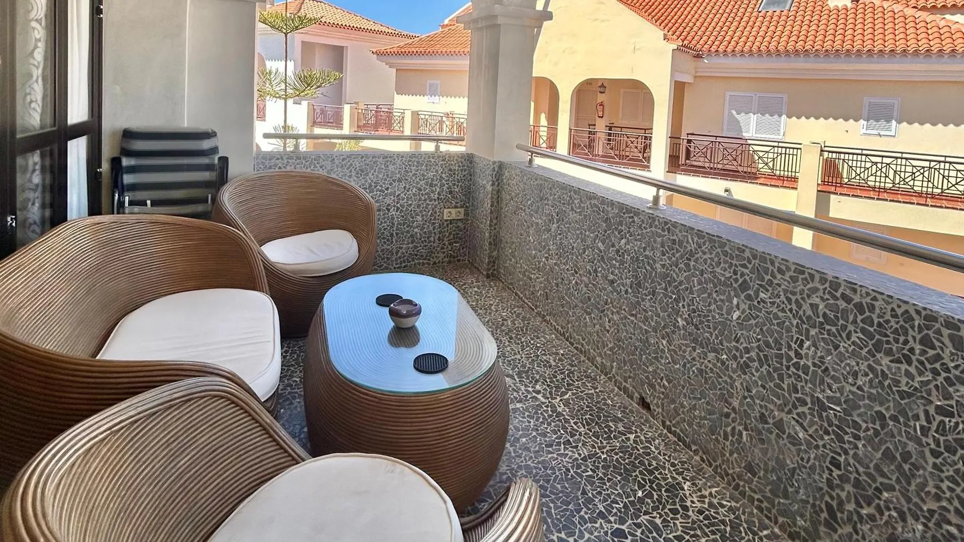 Apartment Very Spacious 2 Bed Apt In Castle Harbour C203 Los Cristianos